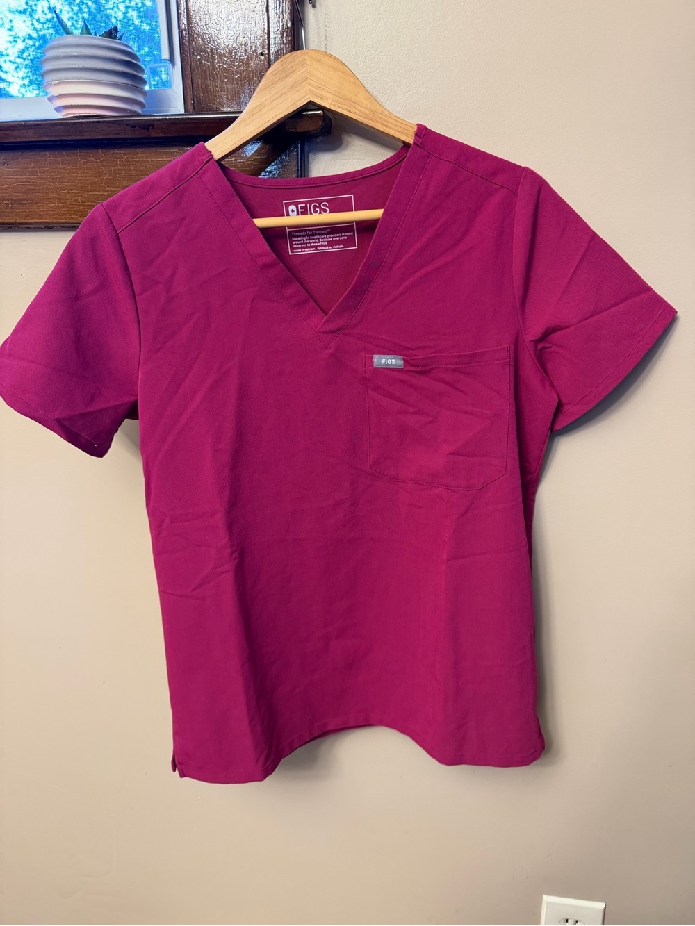 Figs Short Sleeve V-Neck Scrub Top in Berry Plum